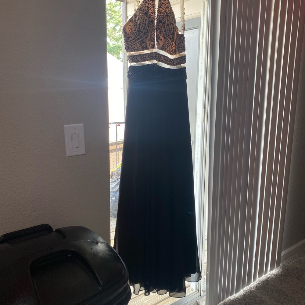 PROM DRESSES - Picture 13 of 15